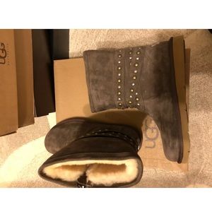 Auth UGG Women Classic Leather studded Boot 10